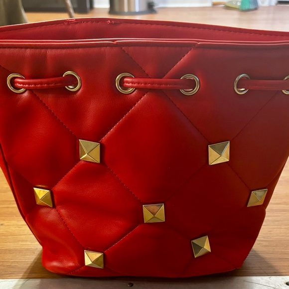 3AM Forever NWT Bright red Quilted Gold studs Bucket Bag Detachable straps - Picture 11 of 16